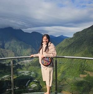 Meet your Posher, Laura